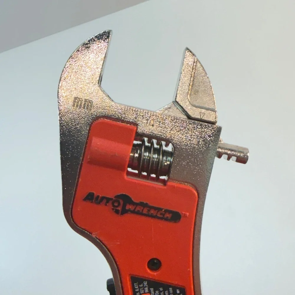 Black‎ & Decker Auto Wrench AAW100 Adjustable 8 Inch Orange Motorized Tool